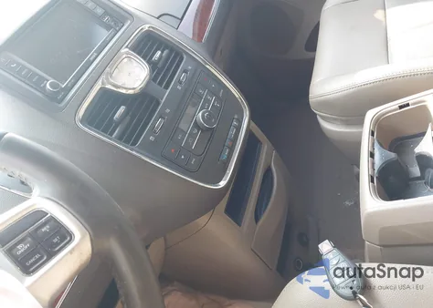 2015 Chrysler Town & Country Touring z USA, uszkodzony, nr VIN 2C4RC1BG3FR610990